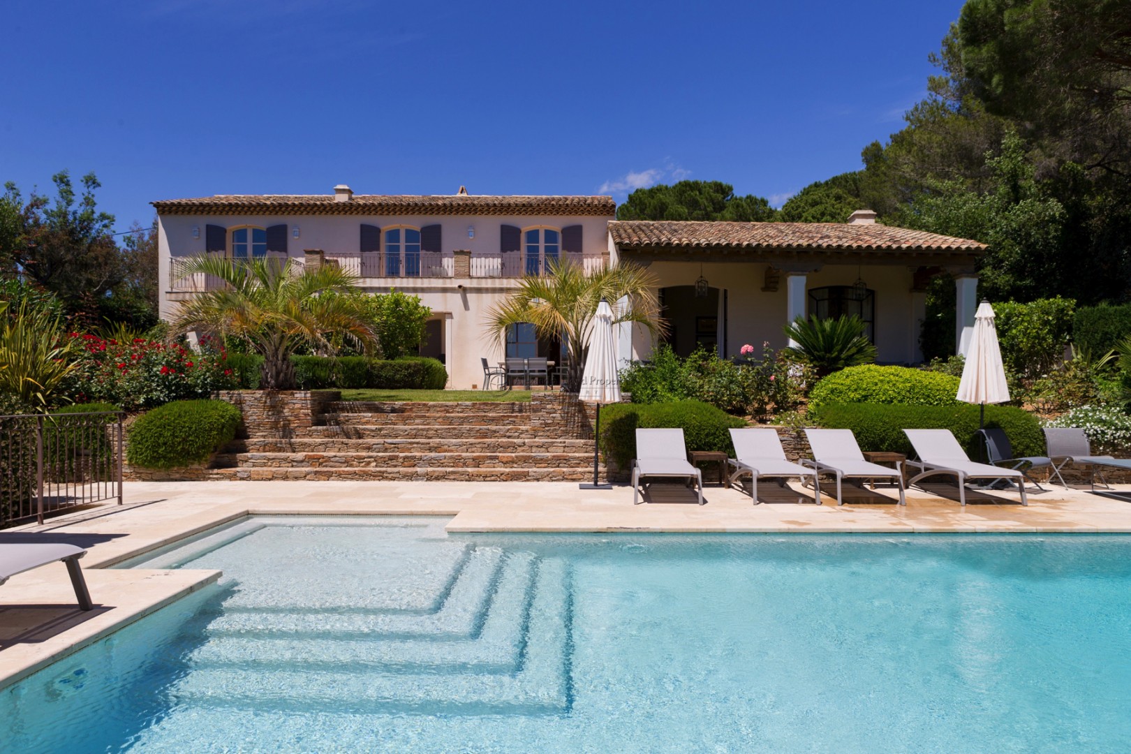 Luxury villas for rent located in the Domaine de la Capilla